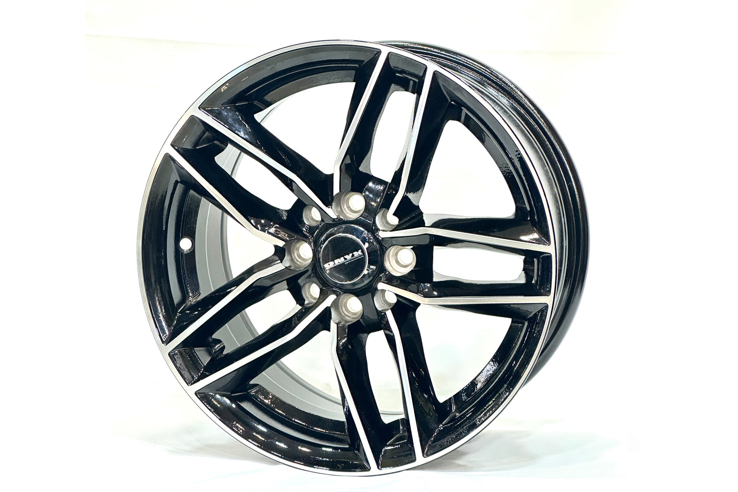 Onyx 15 inch 8 hole Dual Spoke Arrow Diamond Cut